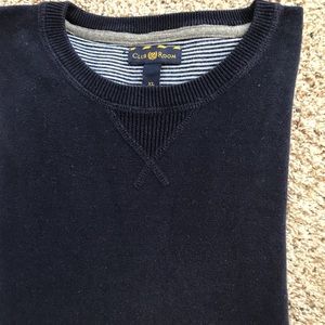 Classic 100% cotton midweight long sleeved sweater